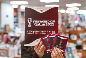 Venda de álbuns e figurinhas da Copa do Mundo 2022 movimenta colecionadores no Itajaí Shopping