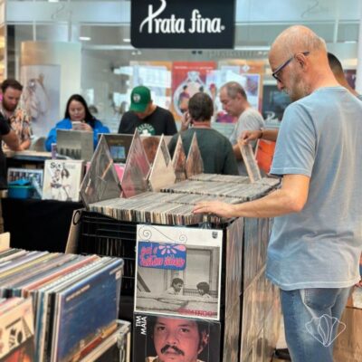Feira Vinil: grandes sucessos da música nacional e internacional reúnem fãs no Itajaí Shopping