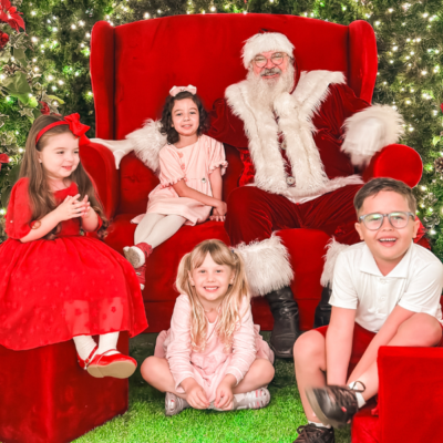 Natal no Itajaí Shopping: Vila do Noel traz mini cidade repleta de detalhes e árvore de 10 metros de altura