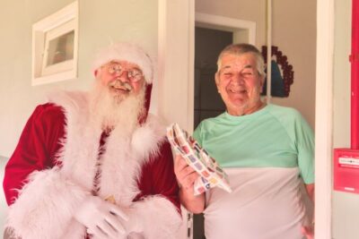 Idosos do Asilo Dom Bosco recebem presentes em ação especial do Itajaí Shopping