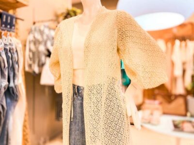 Peças ícones do verão 2024 são destaques nas vitrines do Itajaí Shopping