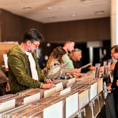 2° edição da Feira de Vinil: uma viagem no tempo dentro do Itajaí Shopping