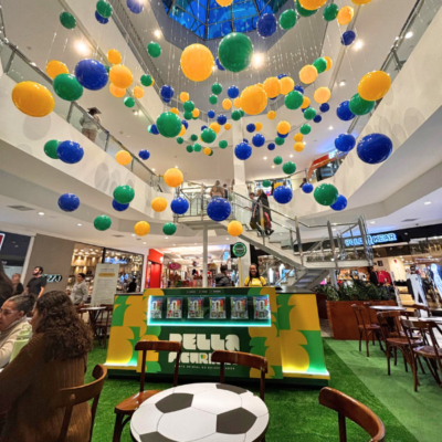 Itajaí Shopping cria espaço inédito no empreendimento para viver a Copa e trocar figurinhas
