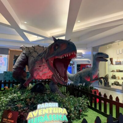 Dinossauros em tamanho gigante transformam as férias de julho em uma aventura no Itajaí Shopping